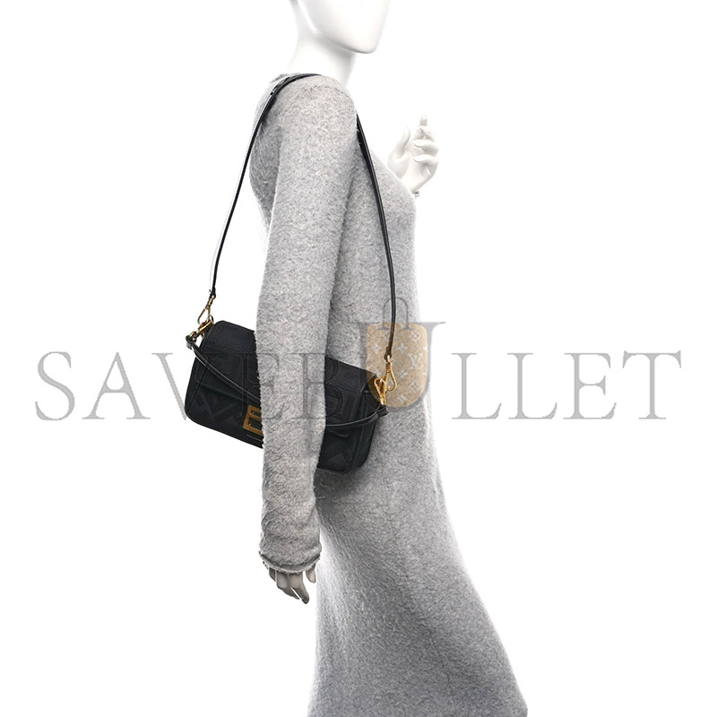 FENDI CANVAS VITELLO KING EXTRA STRAP FF EMBROIDERED BAGUETTE (27*15*6cm)